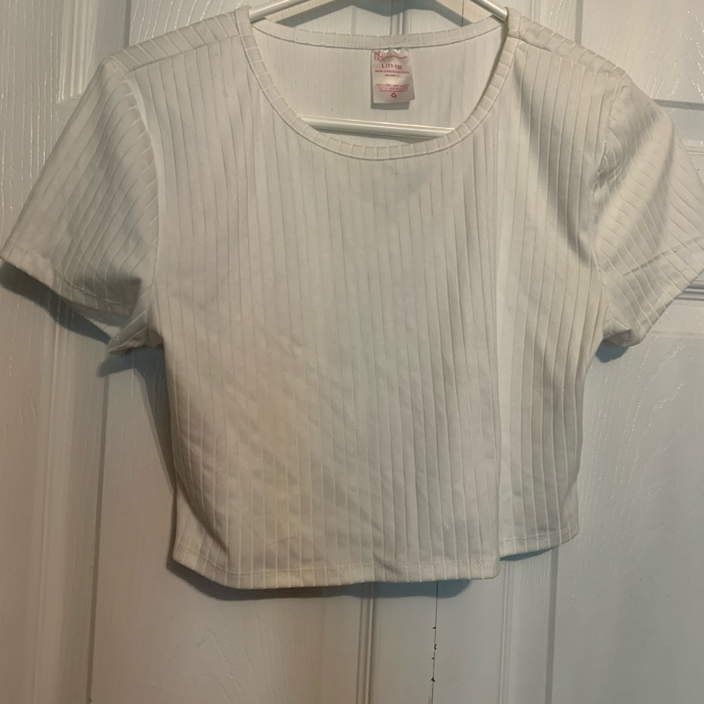 White cropped tee
